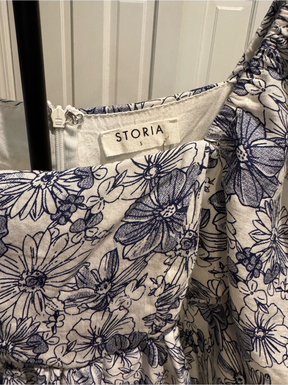 Storia White and Navy Floral Midi Dress